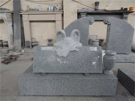 China Red Granite Monument Supplier with Competitive Pricing